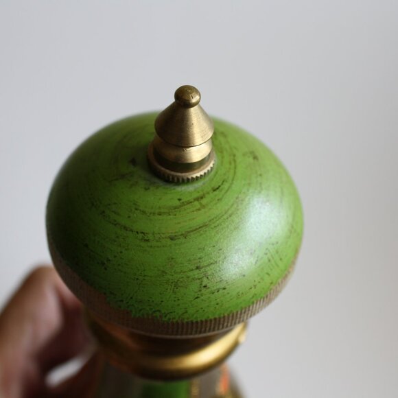 Vintage Italian Florentine Lacquered Green Gold Pepper Mill and Salt shaker SET - Picture 6 of 9